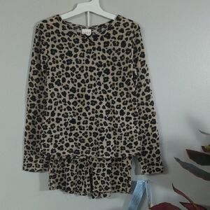 Cat & Jack Leopard Print Pajama Set Size-Small 6/7